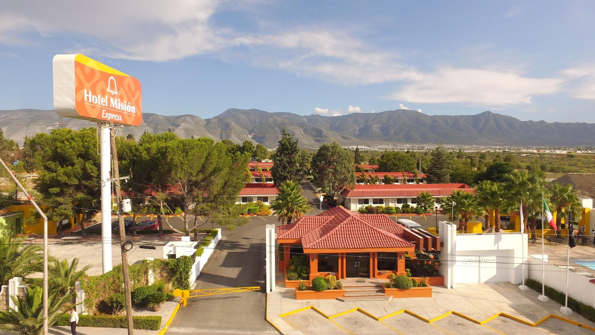 Mision Express Saltillo Exterior photo